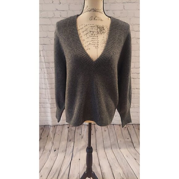 1.State V-Neck Sweater in Medium Heather Gray/NWT, Size M - Picture 1 of 5